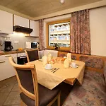 فندق Alpenhof 4*