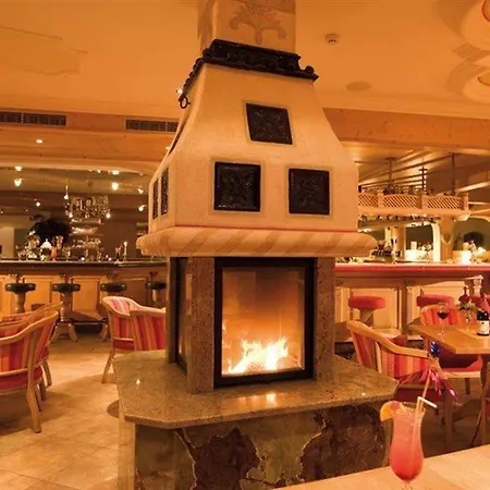 Alpenhof Hotel 4*