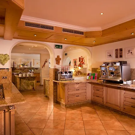 Alpenhof Hotel 4*